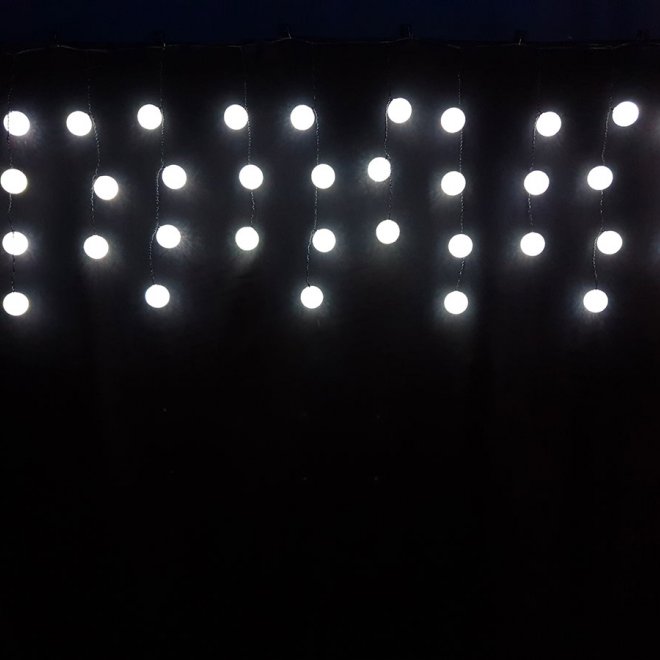 Гирлянда Бахрома Шарики 50 мм, плетеные, с переходником, постоянное свечение Холодный белый цвет 2,5х0,6м